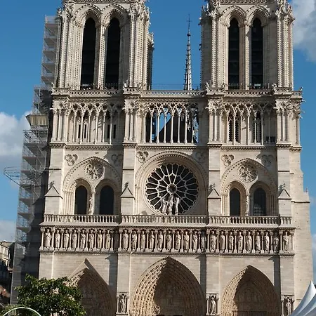 Hospitel Dieu باريس