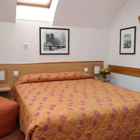 Hotel Hospitel Dieu Paris